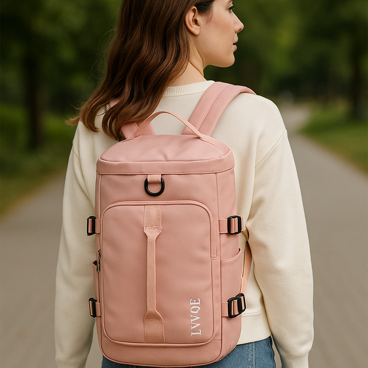 Mochila Travel Academy Sports com compartimento impermeável para sapatos, alça lateral e capacidade de 30 litros.