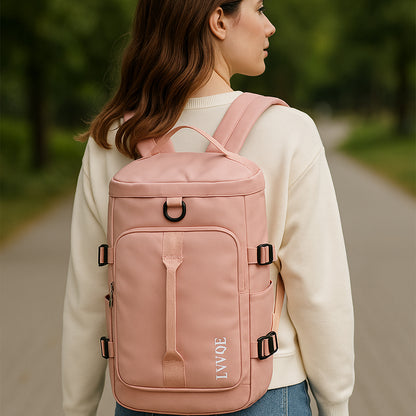 Mochila Travel Academy Sports com compartimento impermeável para sapatos, alça lateral e capacidade de 30 litros.