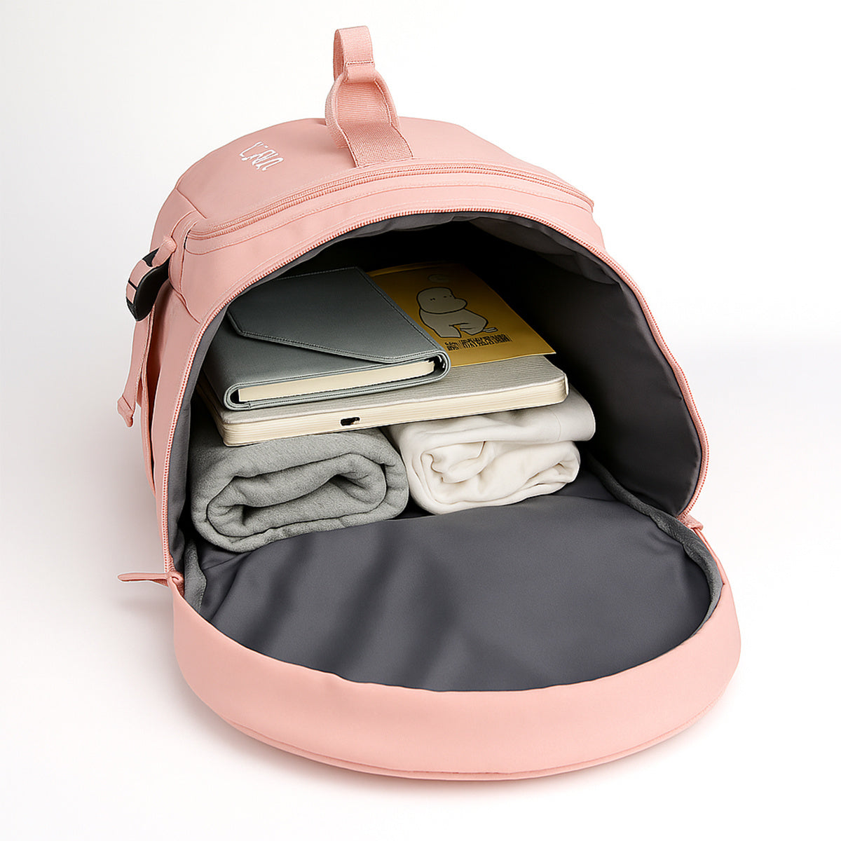 Mochila Travel Academy Sports com compartimento impermeável para sapatos, alça lateral e capacidade de 30 litros.