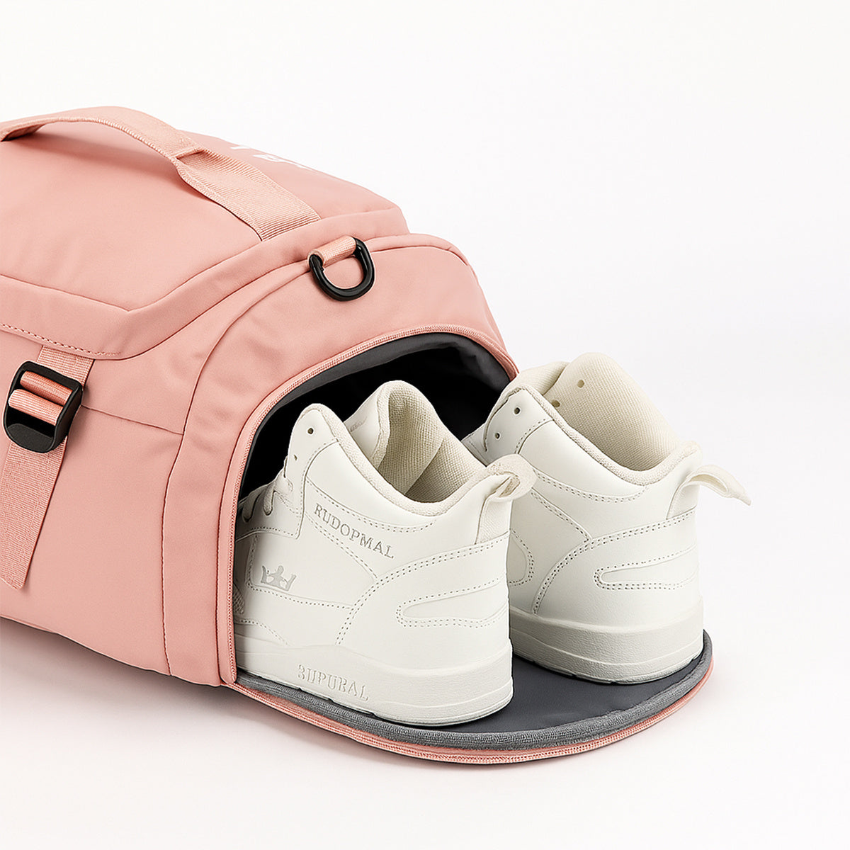 Mochila Travel Academy Sports com compartimento impermeável para sapatos, alça lateral e capacidade de 30 litros.