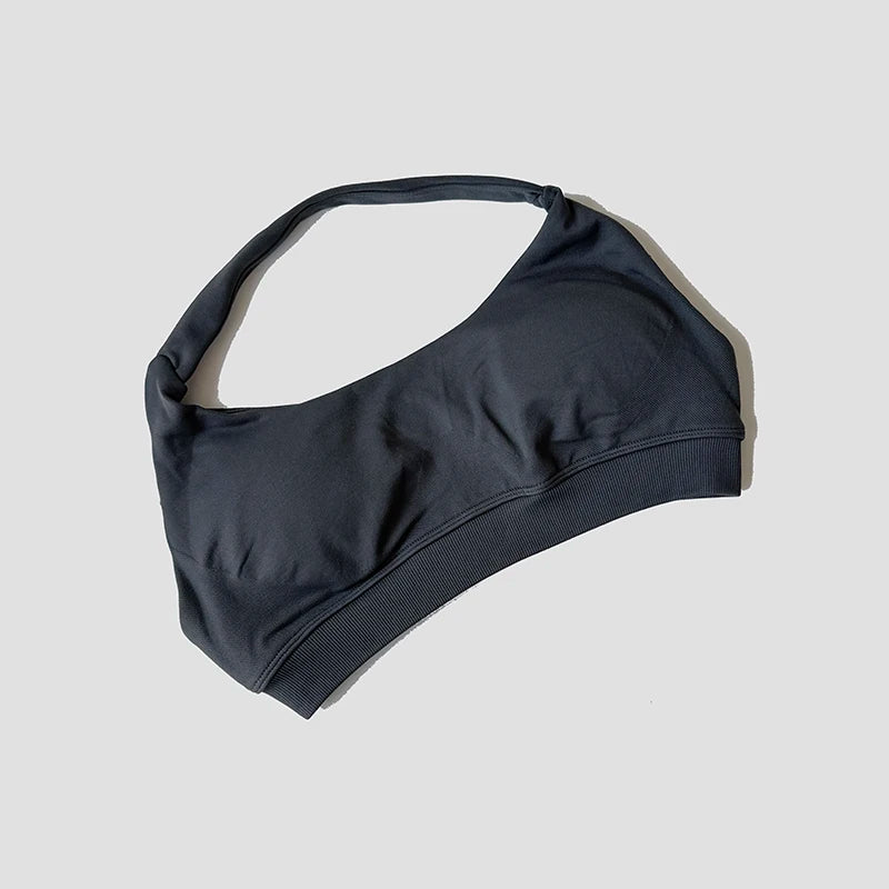 Sutiã esportivo sem costura com alças halter, top cropped sexy com bojo nas costas para yoga e academia.