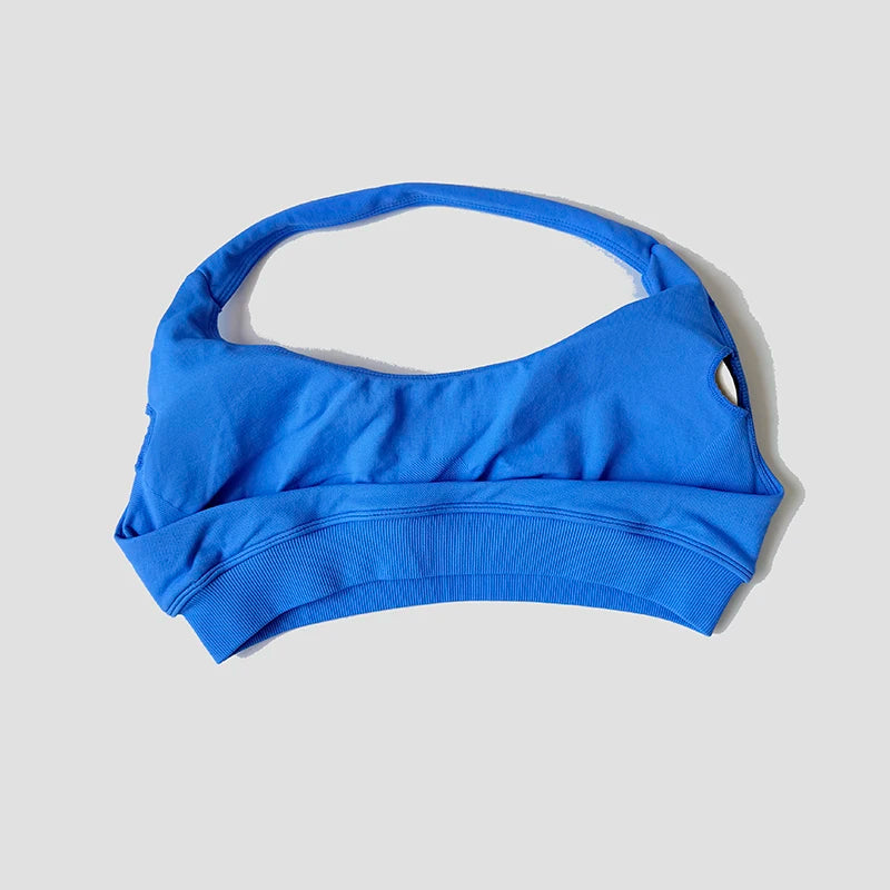 Sutiã esportivo sem costura com alças halter, top cropped sexy com bojo nas costas para yoga e academia.