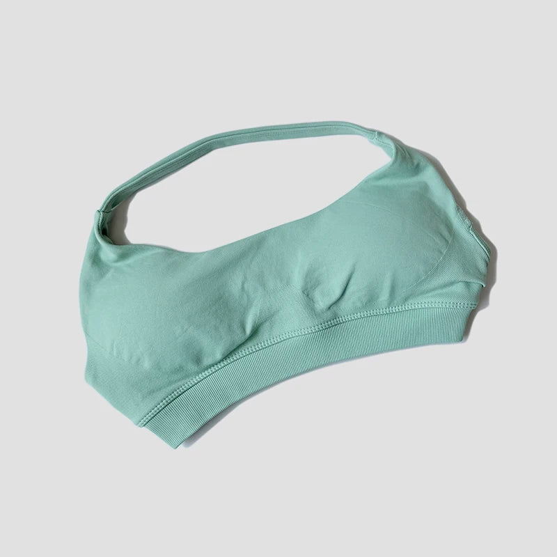 Sutiã esportivo sem costura com alças halter, top cropped sexy com bojo nas costas para yoga e academia.