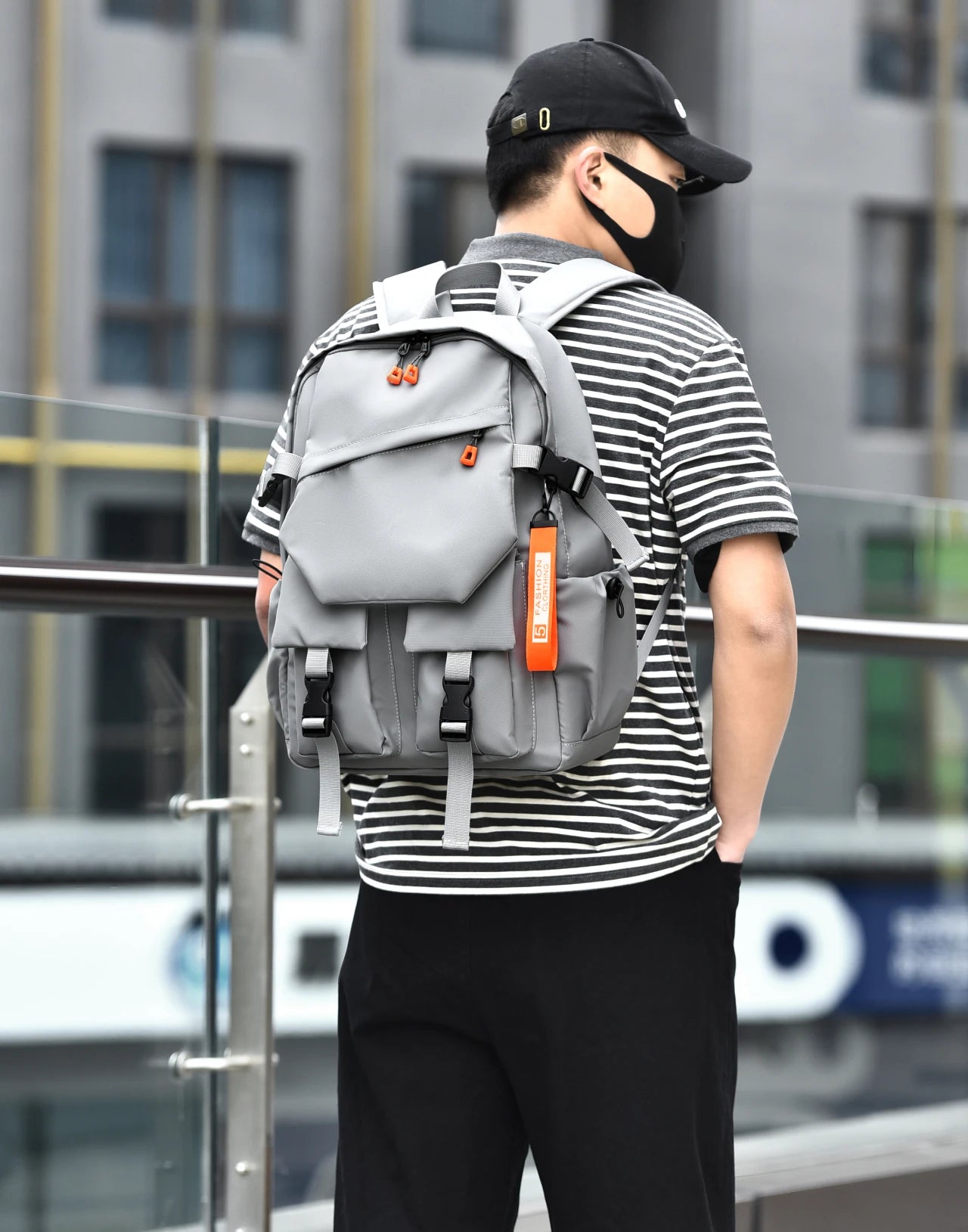 Mochila masculina de luxo, de alta qualidade, com grande capacidade e material impermeável. Ideal para viagens, estudos e treinos. Design moderno, confortável e resistente, perfeita para o dia a dia.