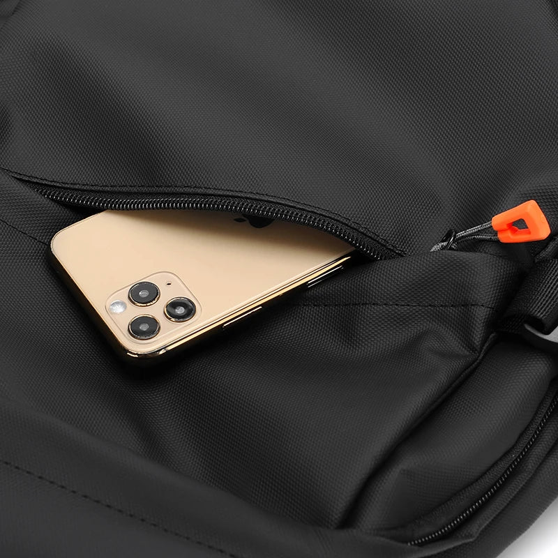 Mochila masculina de luxo, de alta qualidade, com grande capacidade e material impermeável. Ideal para viagens, estudos e treinos. Design moderno, confortável e resistente, perfeita para o dia a dia.