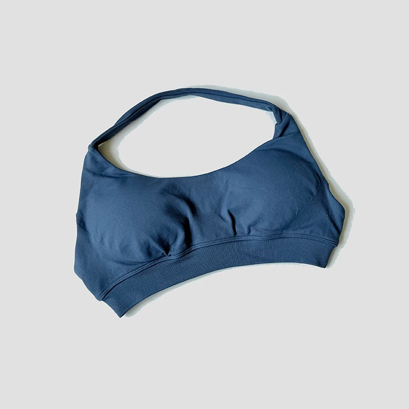 Sutiã esportivo sem costura com alças halter, top cropped sexy com bojo nas costas para yoga e academia.