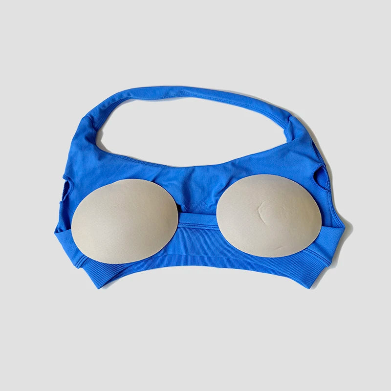 Sutiã esportivo sem costura com alças halter, top cropped sexy com bojo nas costas para yoga e academia.