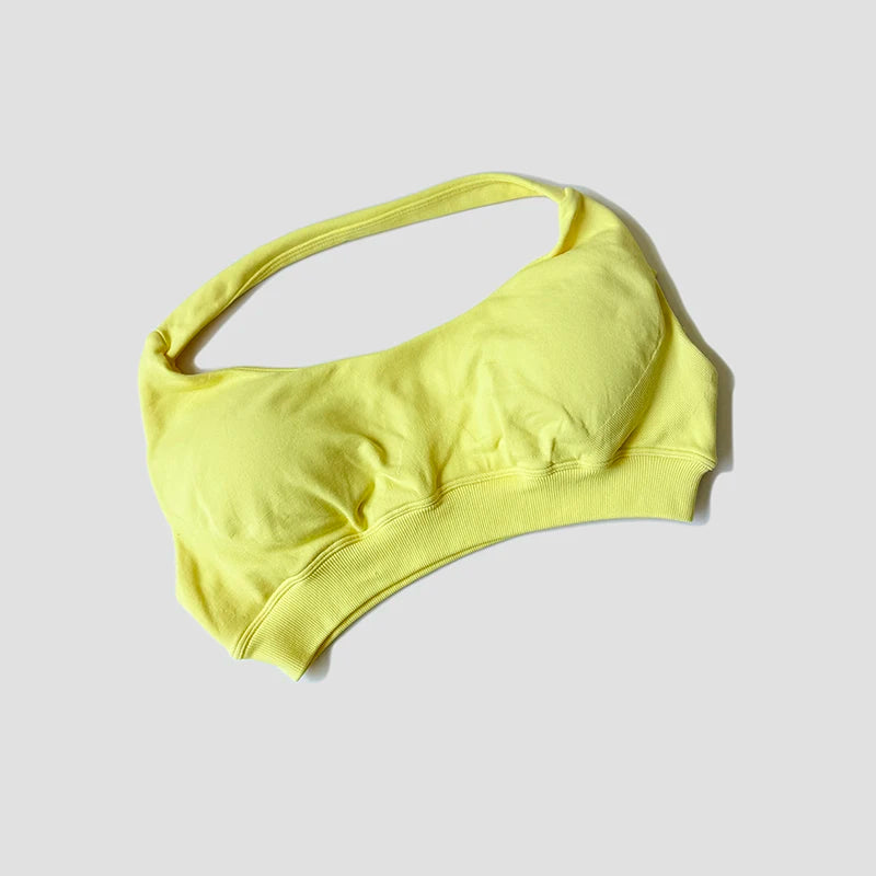 Sutiã esportivo sem costura com alças halter, top cropped sexy com bojo nas costas para yoga e academia.
